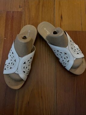 Naturalizer slip on sandals